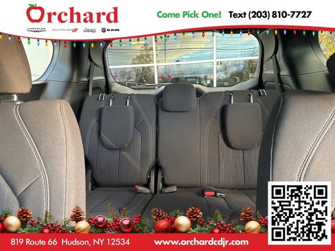 Used 2023 Chrysler Pacifica Touring image 16