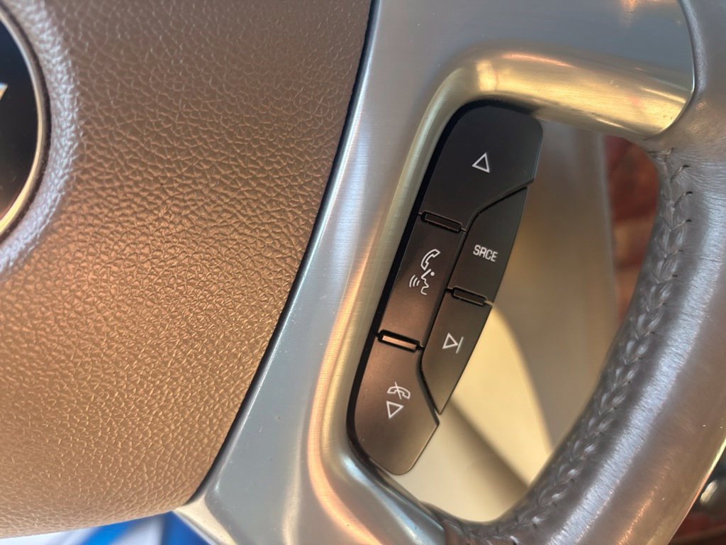 Used 2013 Chevrolet Avalanche LTZ AWD/4WD image 26