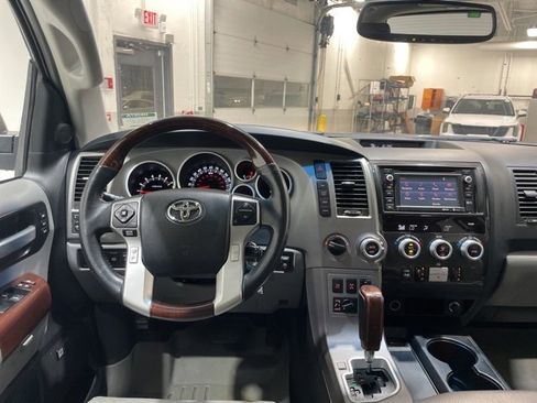 Used 2014 Toyota Sequoia Platinum image 35