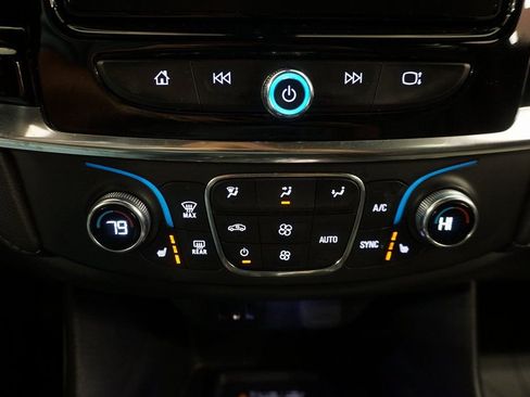 Certified 2023 Chevrolet Traverse LT w/ Rear Camera Mirror Package image 16