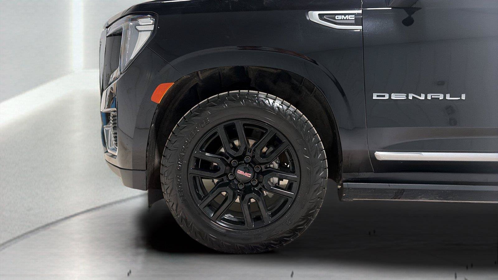 Used 2022 GMC Yukon Denali w/ Denali Premium Package AWD/4WD image 28