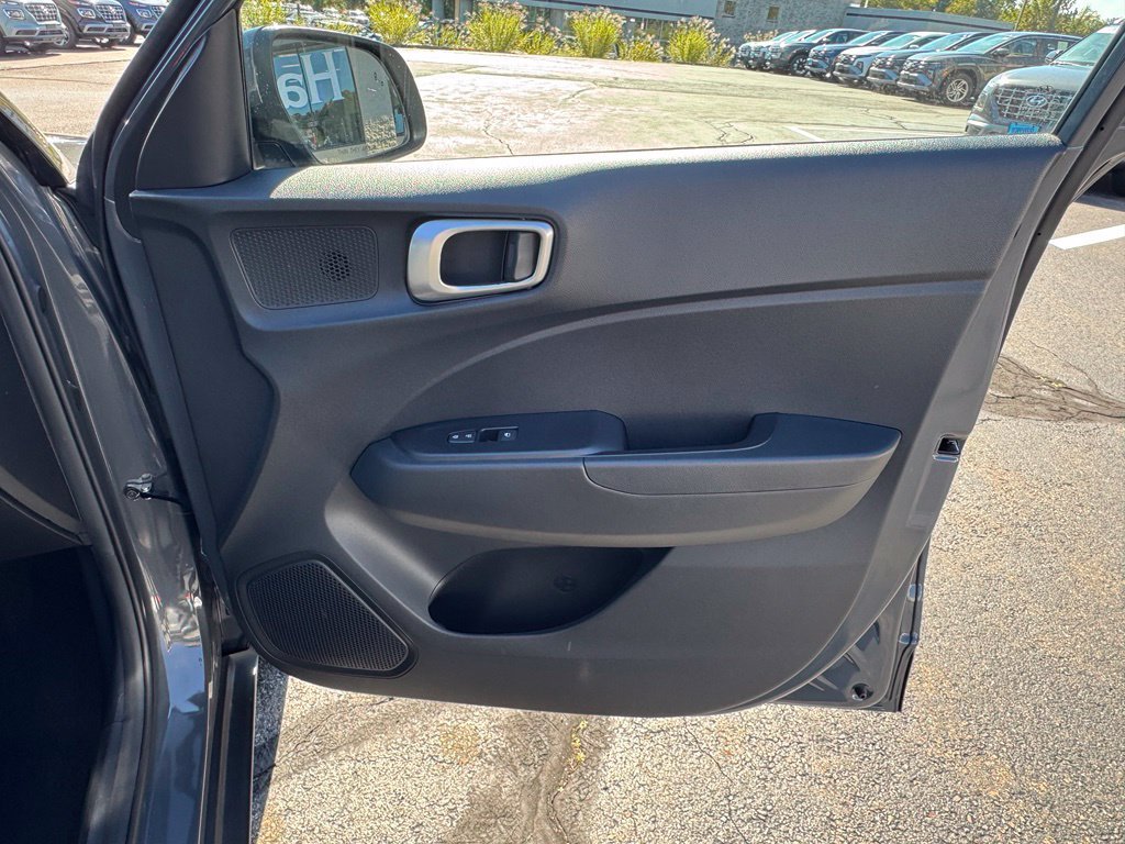 Used 2024 Hyundai Venue SEL FWD image 27