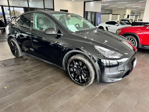 Used 2023 Tesla Model Y Long Range image 7