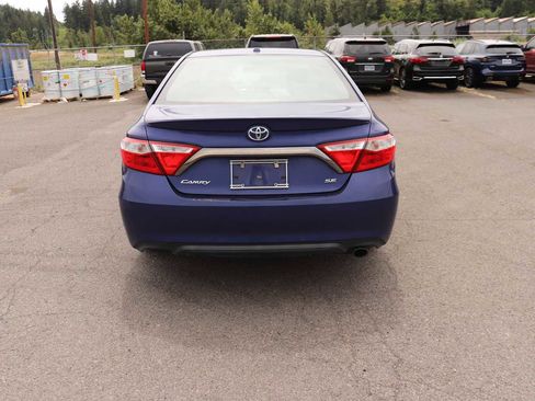 Used 2015 Toyota Camry SE w/ Moonroof Package FWD image 6