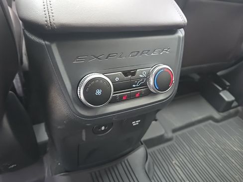 Used 2025 Ford Explorer Platinum w/ Ultimate Package image 15