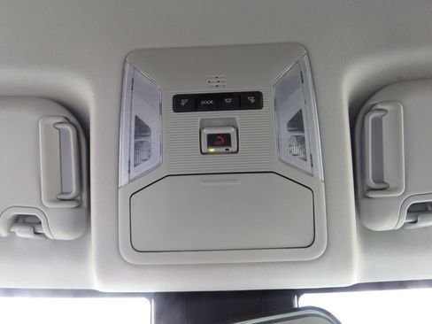 Used 2022 Toyota RAV4 XLE AWD/4WD image 25