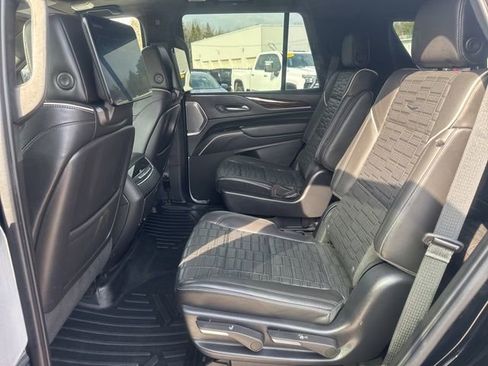 Used 2022 Cadillac Escalade Premium Luxury Platinum AWD/4WD image 25