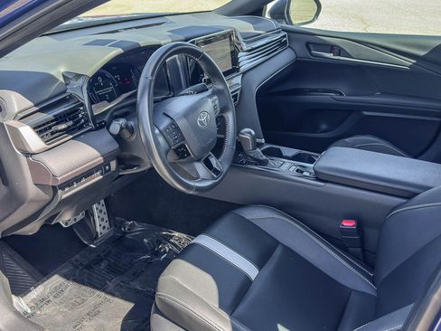 Used 2025 Toyota Camry SE FWD image 19