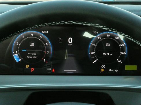 New 2025 Volkswagen Tiguan SE image 5