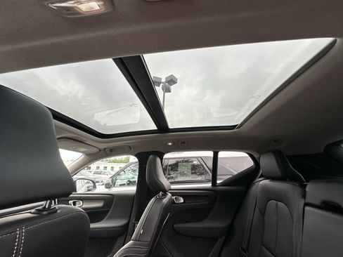 Used 2023 Volvo XC40 B5 Plus w/ Protection Package Premier AWD/4WD image 32