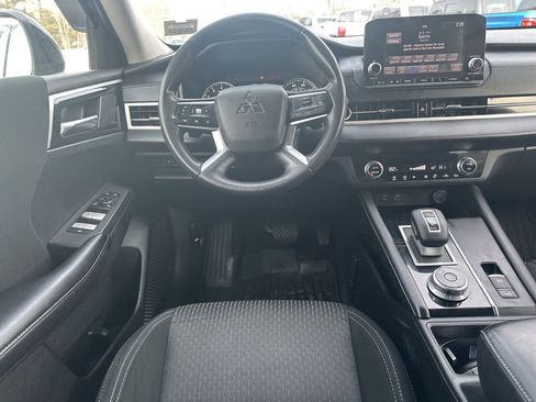 Used 2022 Mitsubishi Outlander ES image 14