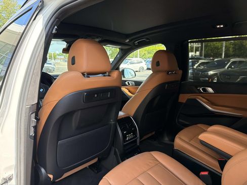 Used 2021 BMW X7 xDrive40i w/ M Sport Package AWD/4WD image 13