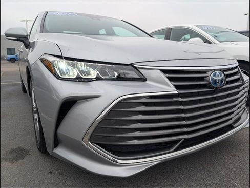 Used 2021 Toyota Avalon XLE image 22