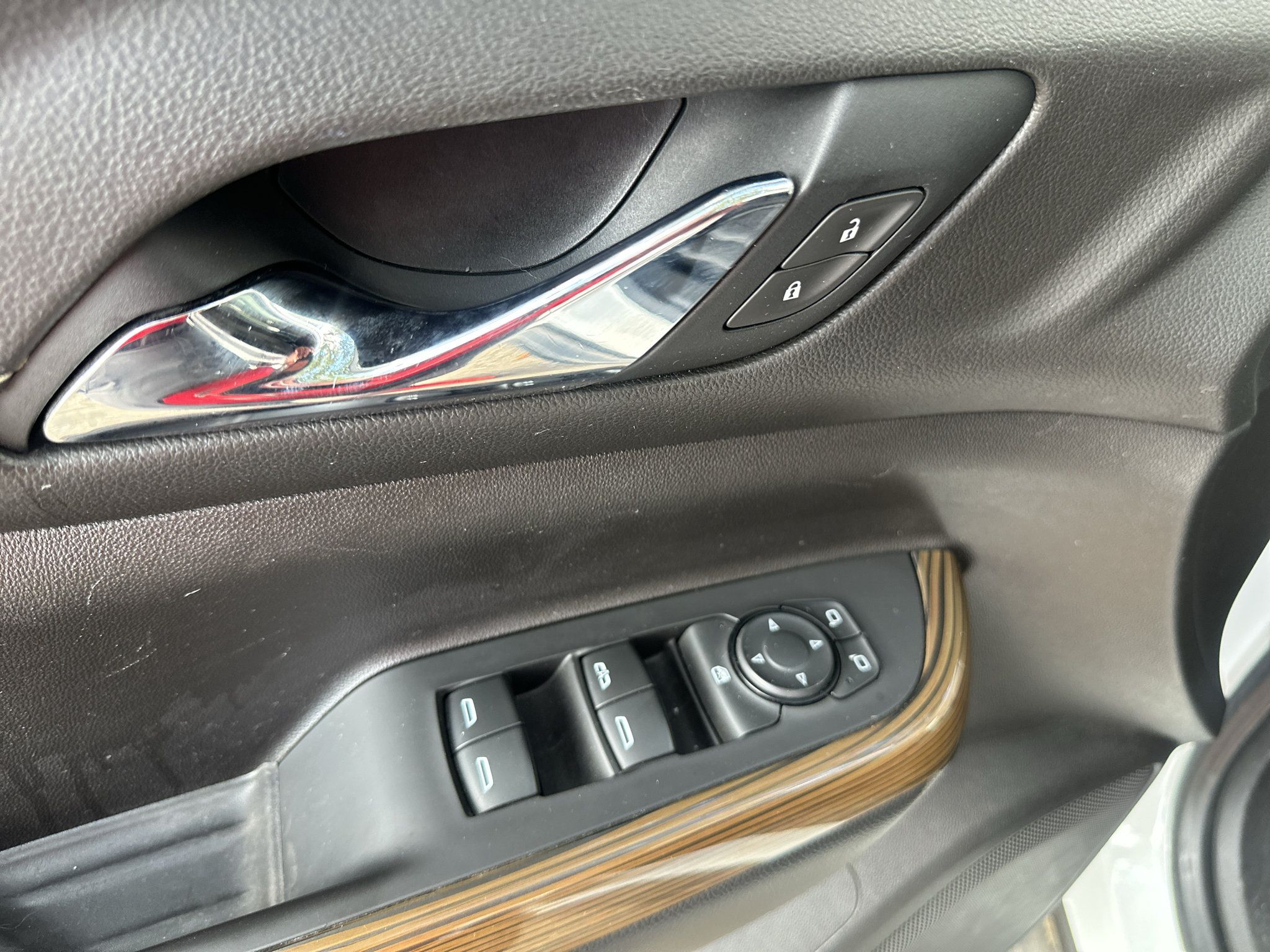 Used 2021 GMC Acadia SLE FWD image 13