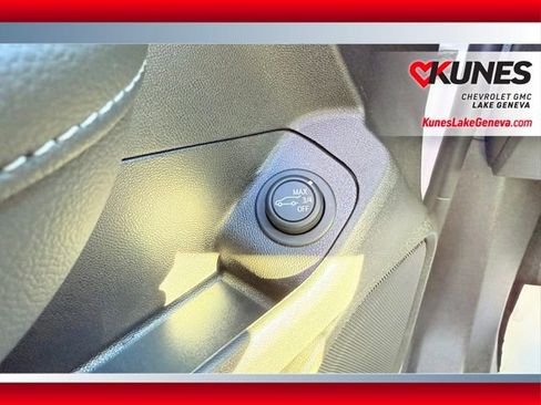 Used 2024 GMC Terrain SLT image 47