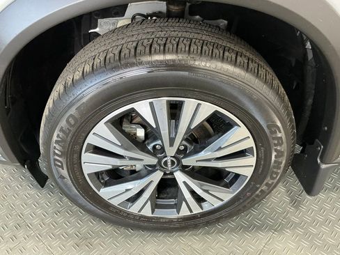 Used 2023 Nissan Rogue SV image 39