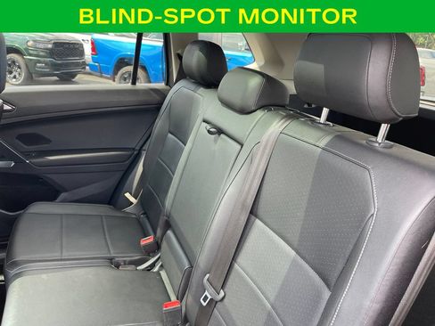 Used 2018 Volkswagen Tiguan SEL AWD/4WD image 14