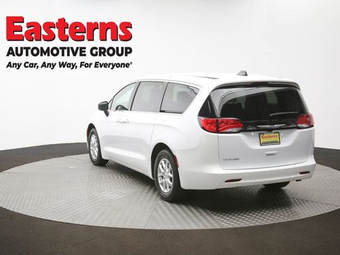 Used 2022 Chrysler Voyager LX image 62