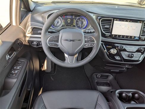 New 2026 Chrysler Pacifica Select image 27