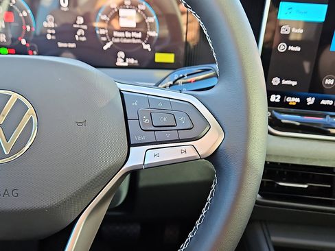 New 2026 Volkswagen Tiguan SE image 17