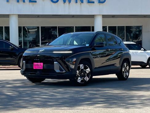 Used 2025 Hyundai Kona SEL FWD image 2