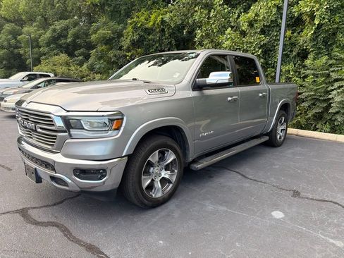 Used 2019 RAM 1500 Laramie AWD/4WD image 2