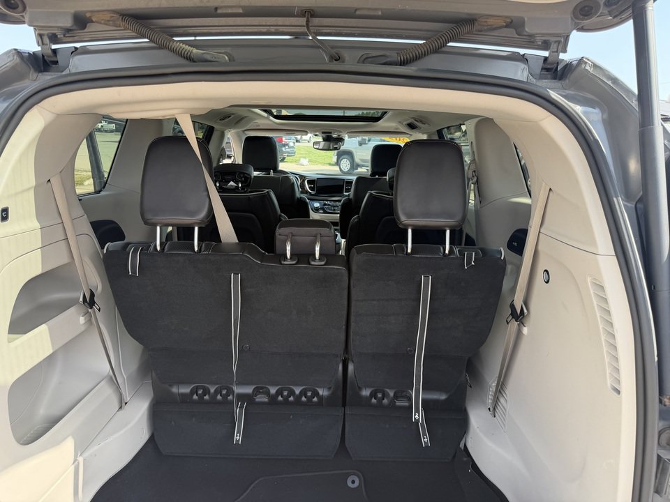 Used 2023 Chrysler Pacifica Limited FWD image 14