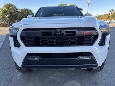Used 2024 Toyota Tacoma TRD Off-Road image 9