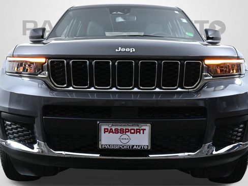 Used 2024 Jeep Grand Cherokee L Laredo image 2