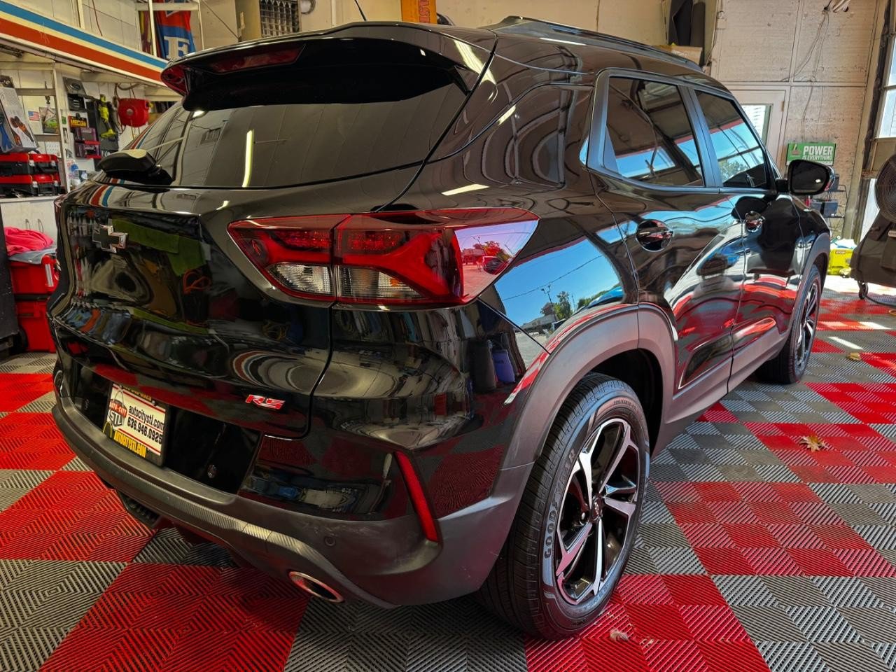 Used 2021 Chevrolet TrailBlazer RS w/ Sun and Liftgate Package FWD image 7