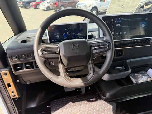 Used 2024 Chevrolet Brightdrop 600 w/ Commercial Equipment Package AWD/4WD image 11