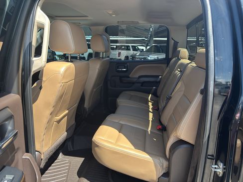 Used 2018 GMC Sierra 2500 Denali w/ Duramax Plus Package AWD/4WD image 15