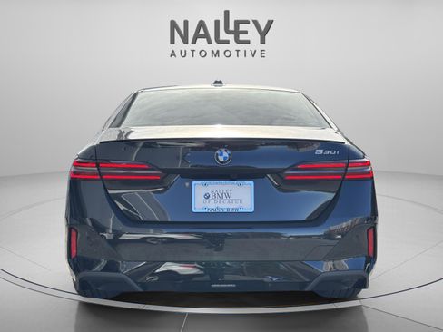 Used 2025 BMW 530i w/ M Sport Package image 3