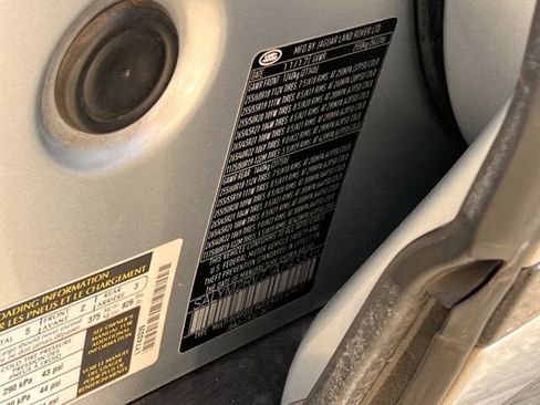 Used 2018 Land Rover Range Rover Velar R-Dynamic HSE image 30