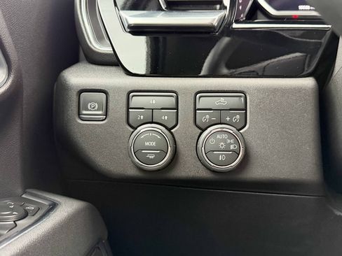Used 2025 Chevrolet Silverado 2500 LT w/ Convenience Package AWD/4WD image 35
