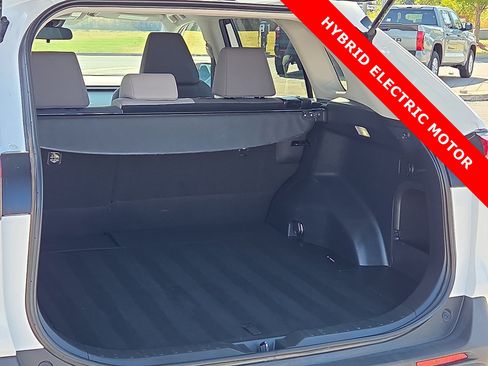 Used 2025 Toyota RAV4 XLE AWD/4WD image 9