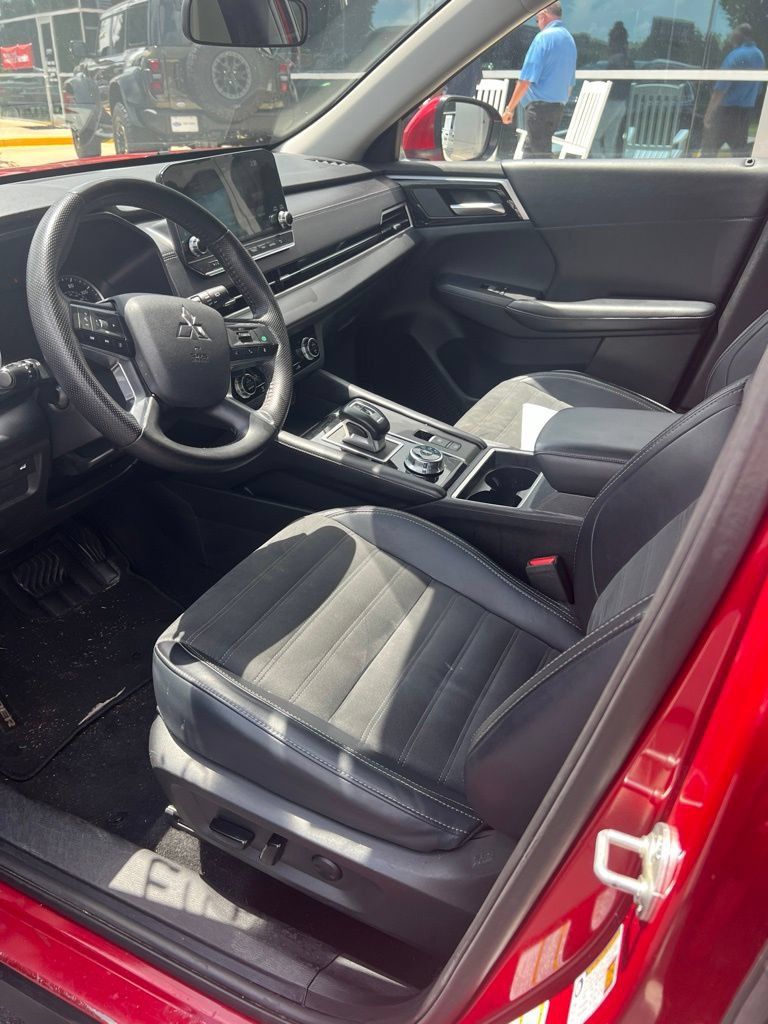 Used 2024 Mitsubishi Outlander FWD image 9