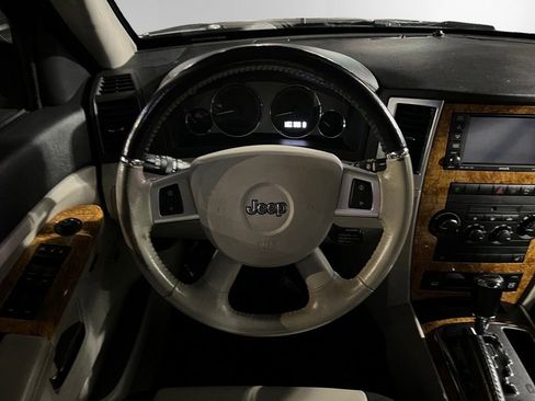 Used 2010 Jeep Grand Cherokee Limited image 26