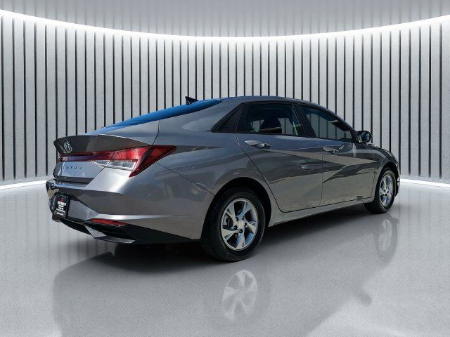 Used 2023 Hyundai Elantra SE FWD image 4