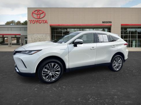 Certified 2021 Toyota Venza XLE w/ Softex Package AWD/4WD image 3