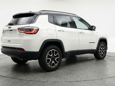 Used 2025 Jeep Compass Trailhawk image 9