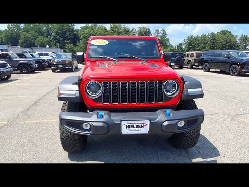 Used 2025 Jeep Wrangler Unlimited Rubicon 4xe w/ Convenience Group AWD/4WD image 3