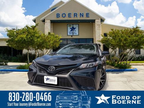 Used 2021 Toyota Camry SE w/ Convenience Package FWD image 1