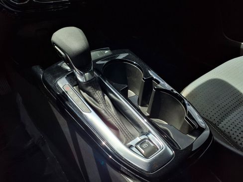 Used 2025 Chevrolet Trax LT FWD image 18