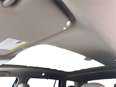 Used 2023 Volkswagen Atlas SE w/ Panoramic Sunroof Package image 70