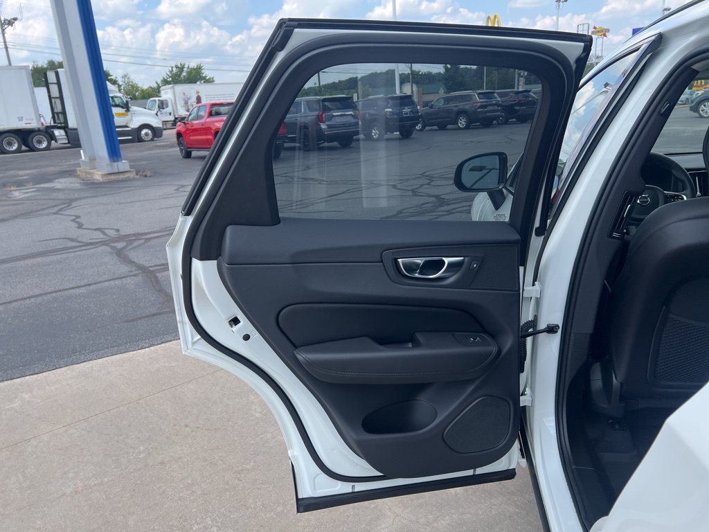 Certified 2025 Volvo XC60 T8 Plus w/ Protection Package Premier AWD/4WD image 26