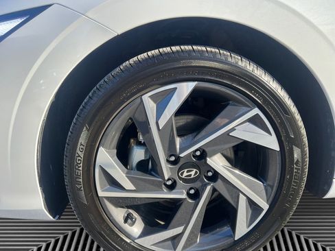 Certified 2025 Hyundai Elantra SEL FWD image 7