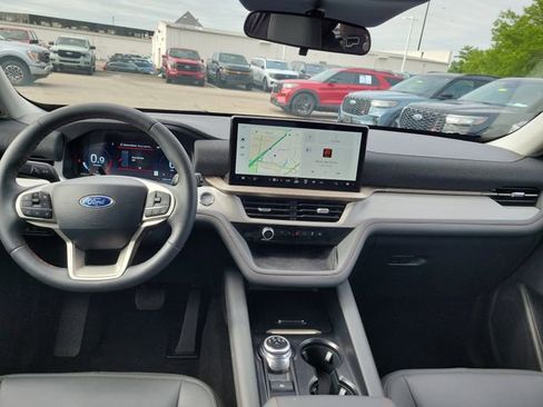 Used 2025 Ford Explorer Active w/ Active Comfort Package AWD/4WD image 10