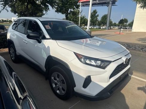 Used 2022 Toyota RAV4 LE FWD image 2