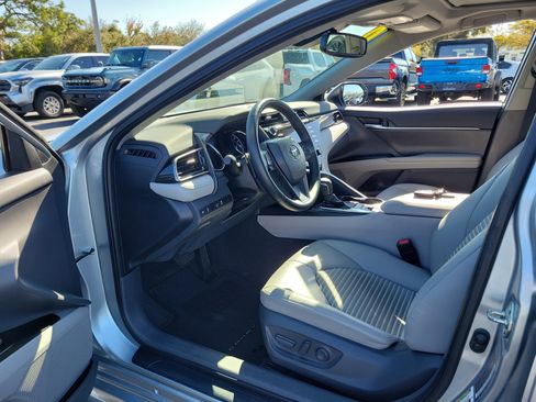 Used 2020 Toyota Camry SE image 23